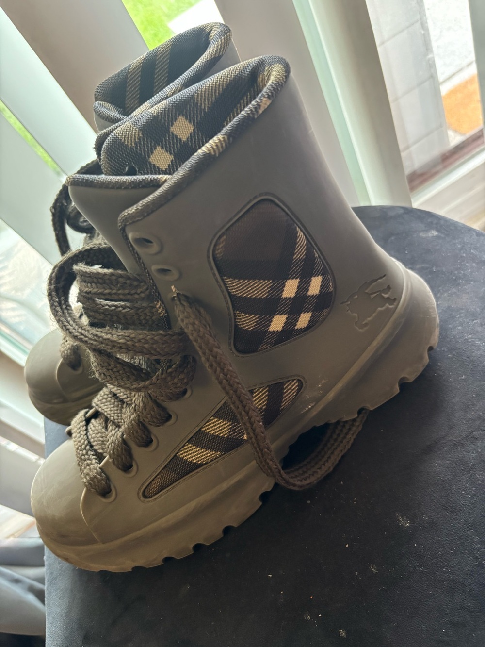 Authentic Men Burberry boot. Very beautiful for all occasions - Picture 1 of 12